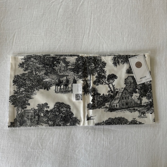 H&M Toile Print Pillow Cover - Picture 2 of 5